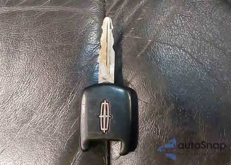 2007 Lincoln Town Car Signature из США, поврежденный, VIN 1LNHM81W17Y636586